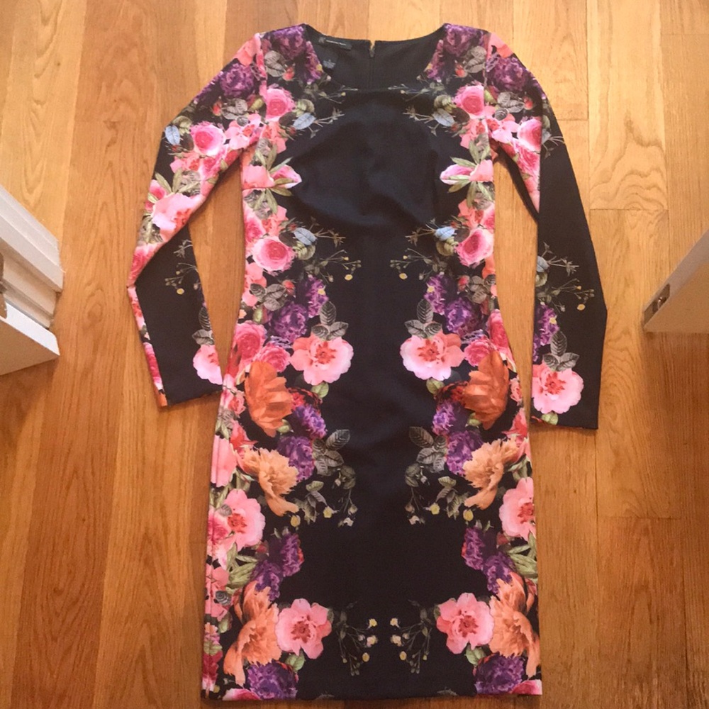 GORGEOUS midi length figure-hugging floral dress